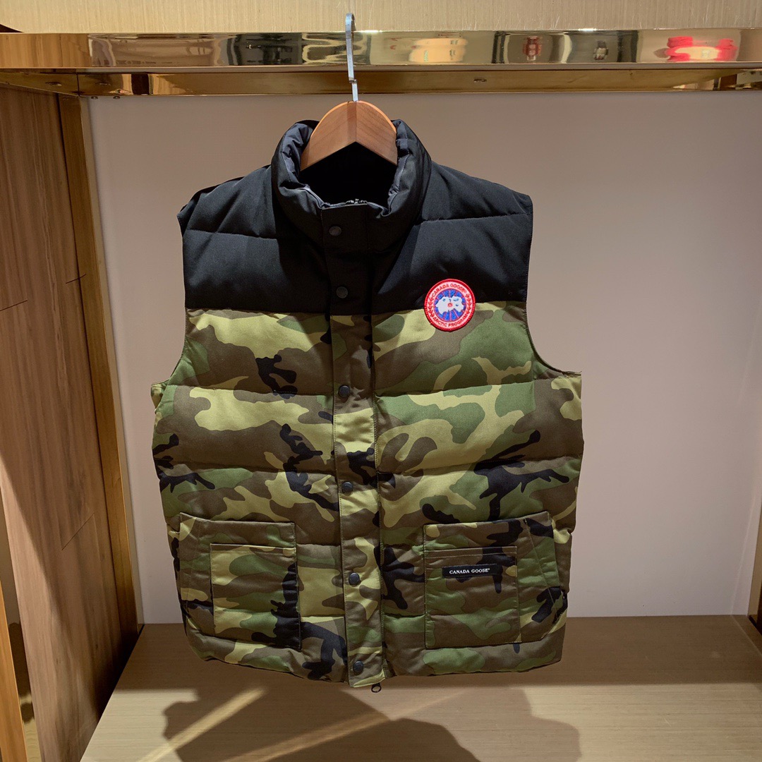 [CANADA GOOSE] 캐나다구스 패딩 조끼 카모 앤 블랙 남성용