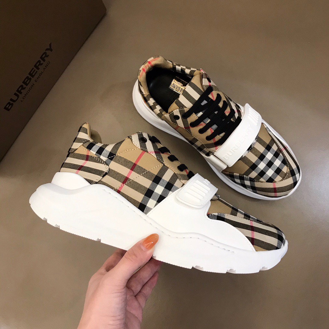 [BURBERRY] 버버리 리지스 스니커즈 남녀공용