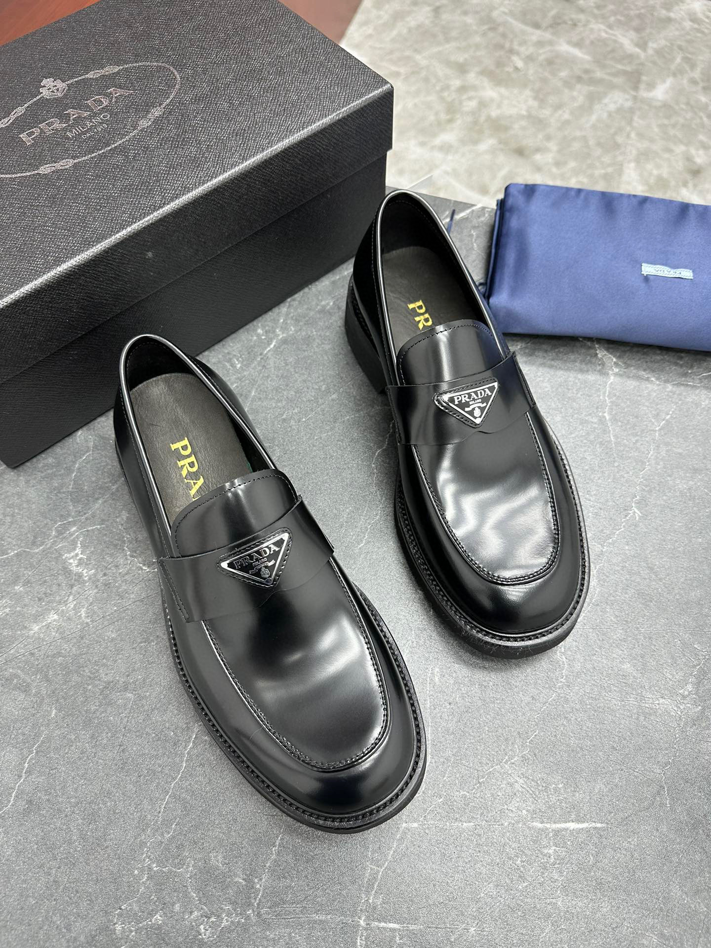 [PRADA] 프라다 브러시드 로퍼 남성용