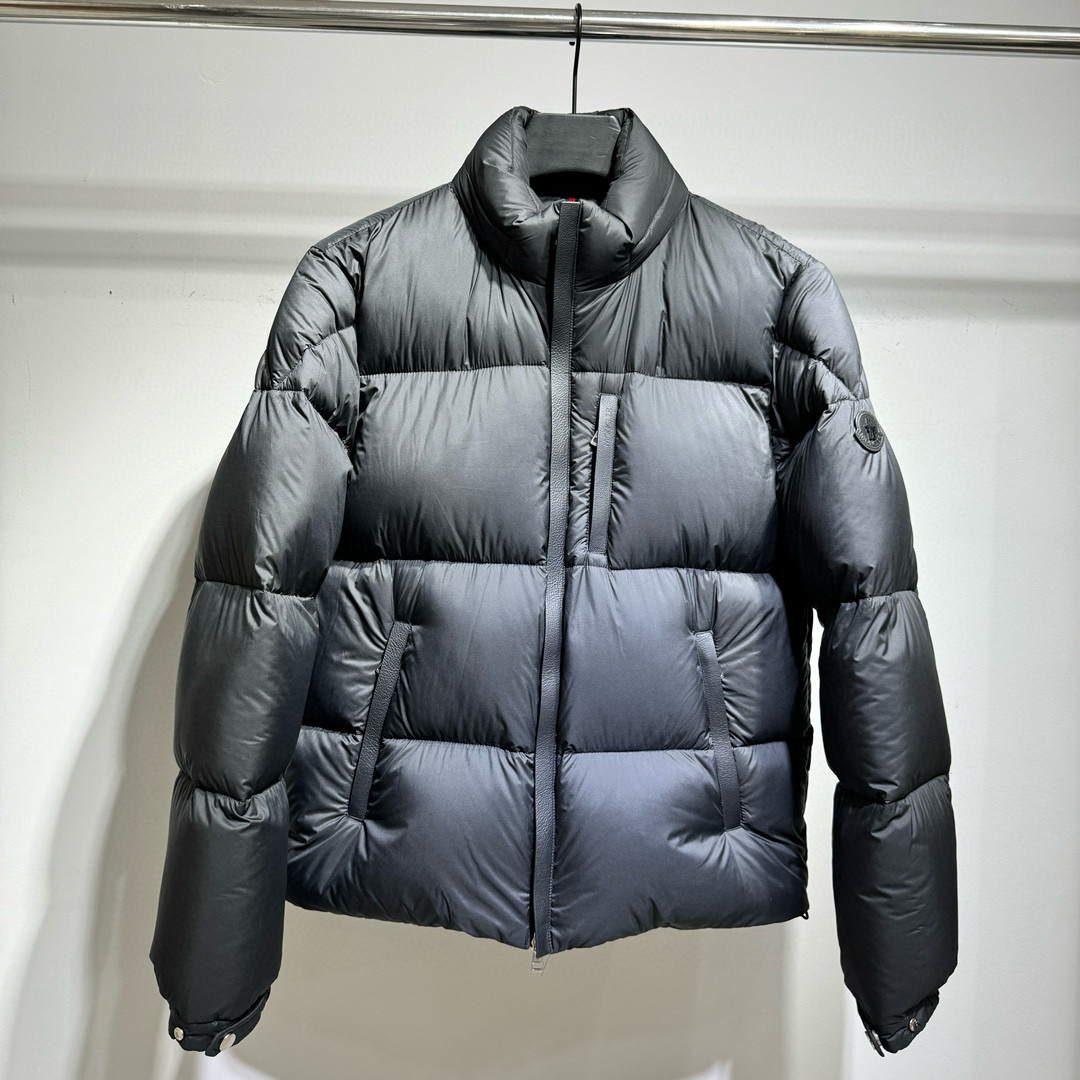 [MONCLER] 몽클레어 BESBRE 베스브루 쇼트 다운 패딩 블랙 남성용