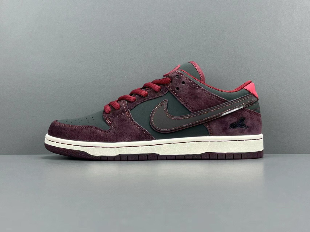 [NIKE] 라이엇 스케이트샵 x 나이키 SB 덩크 로우 FZ1289-200 남성용
