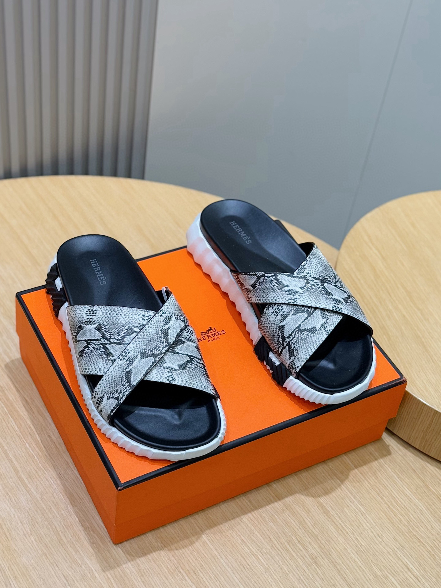 [HERMES] 에르메스 인프라 Infra 샌들 남성용