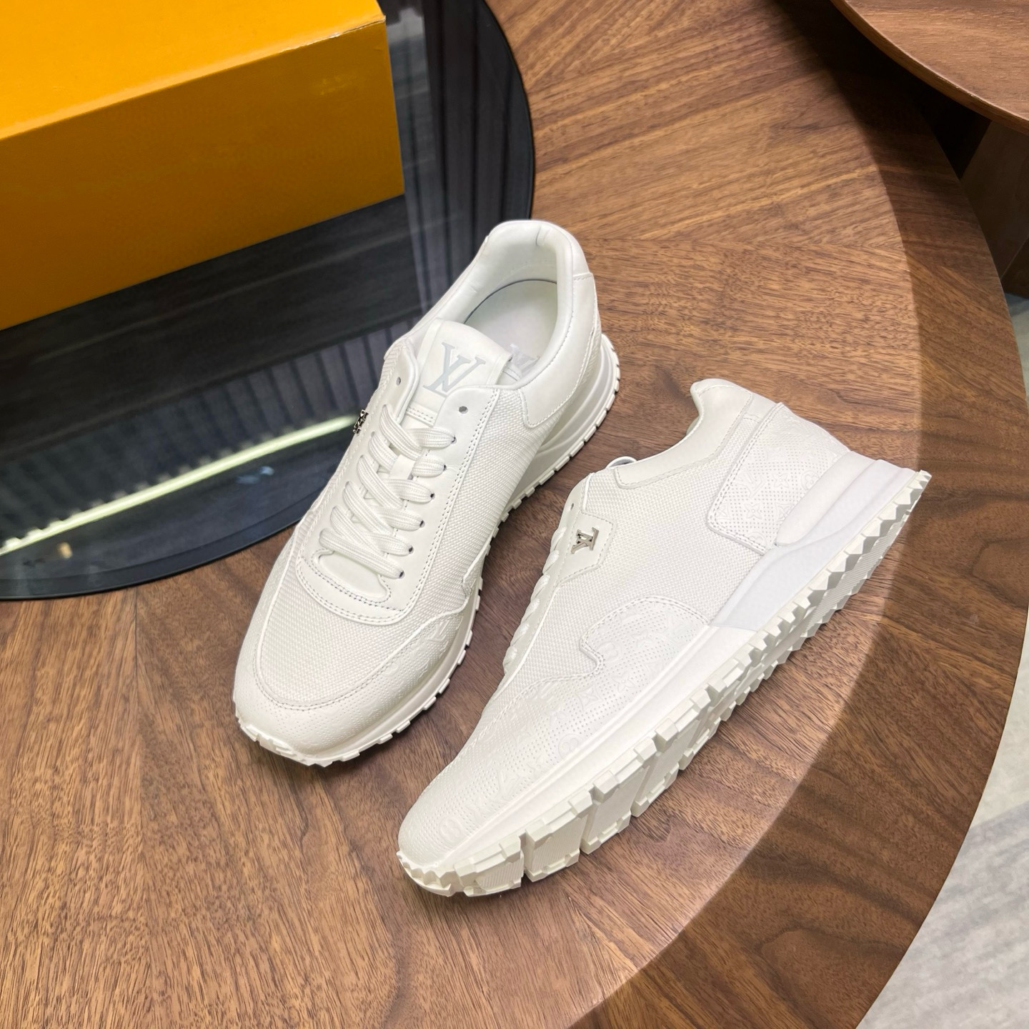 [LOUIS VUITTON] 루이비통 런어웨이 스니커즈 남성용