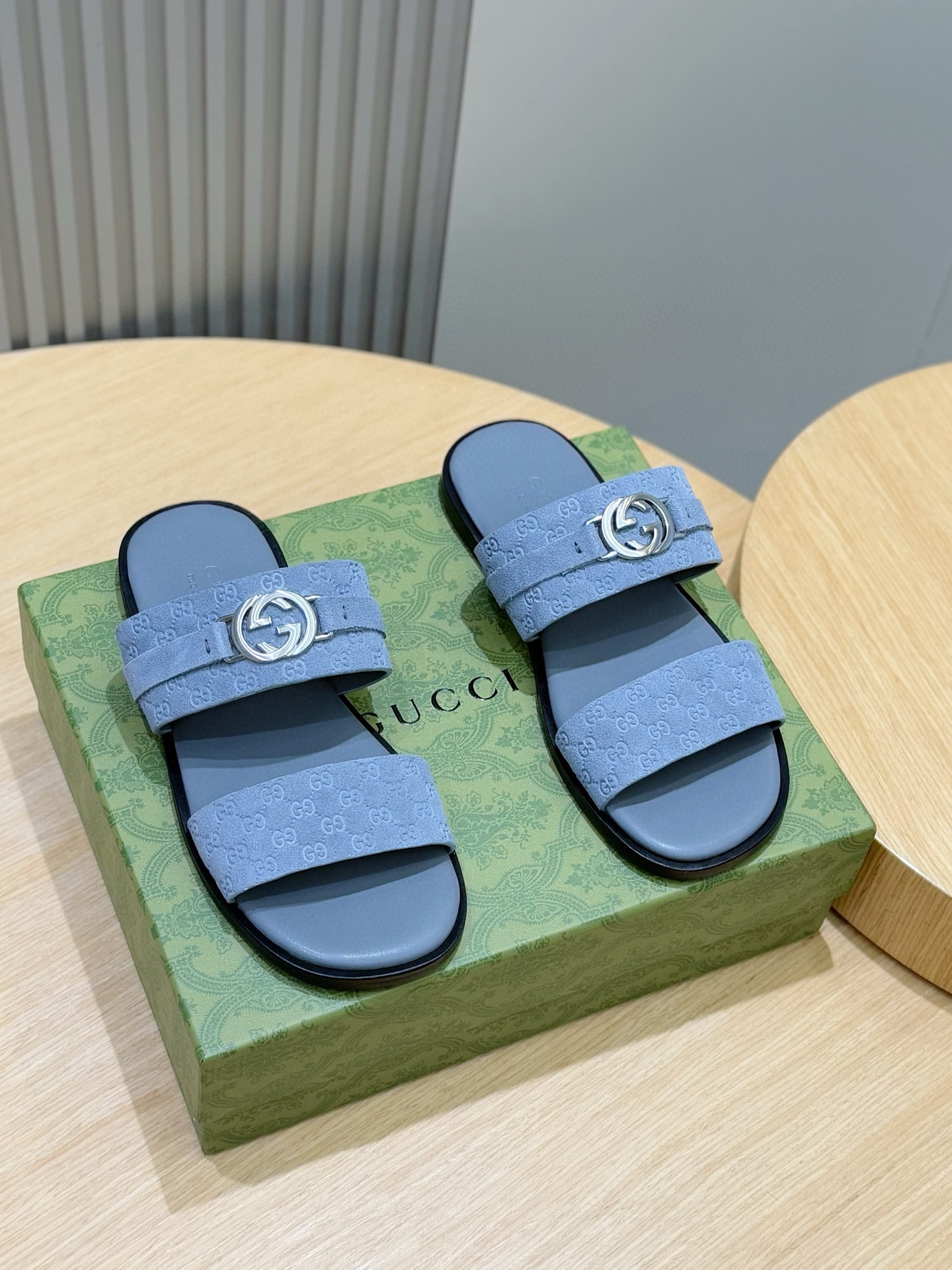 [GUCCI] 구찌 GG 인터로킹 샌들 남성용